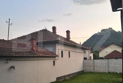 Casă cu 4 camere cu Teren 400 Mp în Cetate