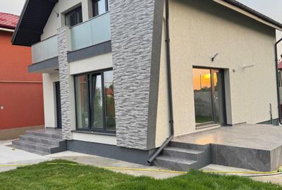 Casă individuală cu 4 camere cu Canalizare în Clinceni