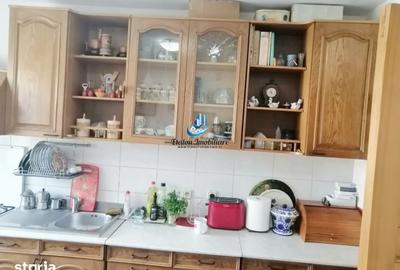 Apartament cu 3 camere decomandat în Est