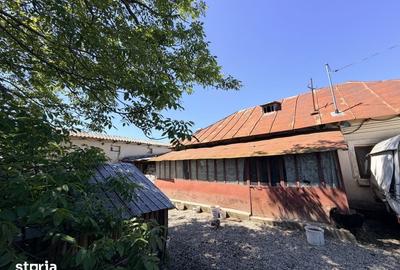 Casă cu 6 camere cu Teren 3000 Mp în Cârcea