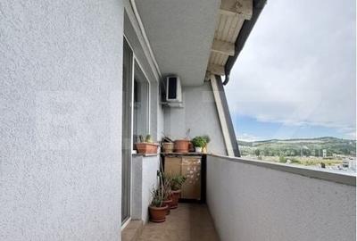 Apartament cu 3 camere în Sud