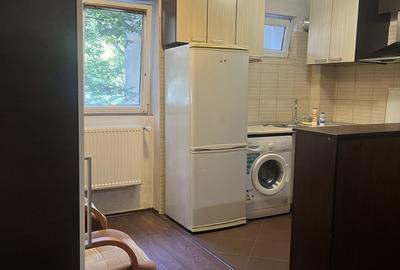 Apartament cu 2 camere decomandat în Apărătorii Patriei
