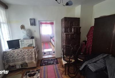 Casă cu 4 camere cu Teren 679 Mp în Central - 2