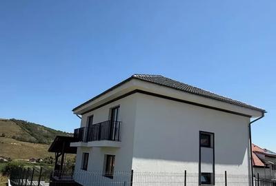 Casă cu 4 camere cu Teren 500 Mp în Chinteni