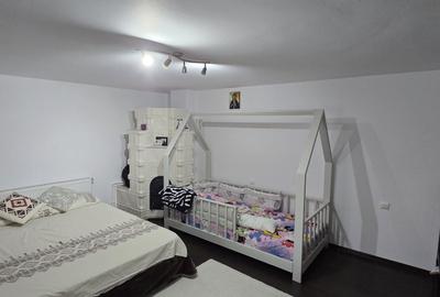 Casă cu 4 camere în Săbăreni