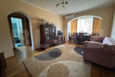 Apartament cu 3 camere semidecomandat, mobilat în Hunedoara
