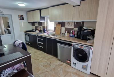 Casă cu 6 camere decomandat cu Teren 399 Mp în Central
