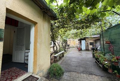 Casă cu 3 camere cu Canalizare în Central