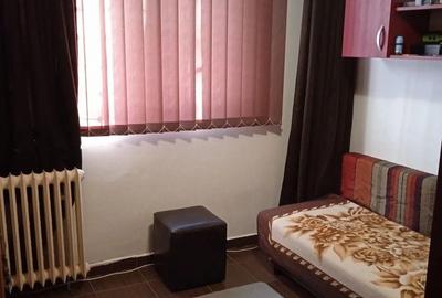Apartament cu 3 camere semidecomandat, mobilat în Titan