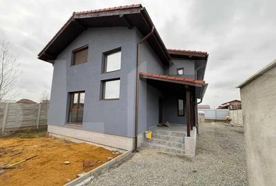 Casă cu 5 camere cu Teren 640 Mp în Livada - 1