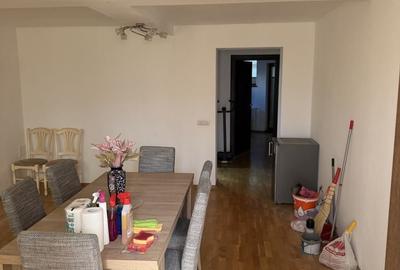 Apartament cu 3 camere decomandat în Exterior Vest