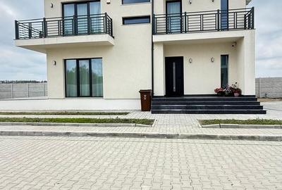 Casă cu 4 camere cu Teren 400 Mp în Corbeanca