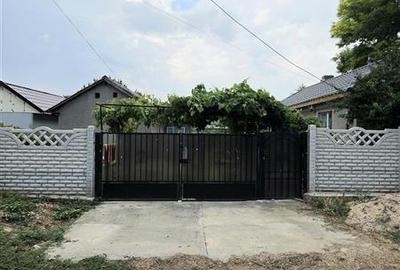 Casă cu 2 camere cu Teren 988 Mp în Vadu