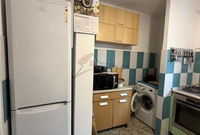 Apartament cu 2 camere semidecomandat în Podu Roș