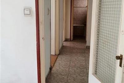 Apartament cu 3 camere decomandat în Nufărul