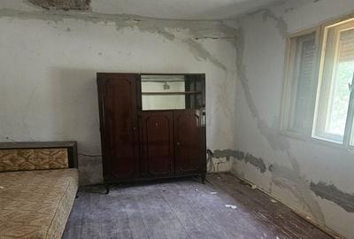 Casă cu 2 camere cu Teren 540 Mp în Livada