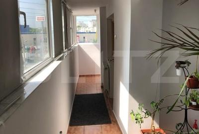 Apartament cu 4 camere decomandat, mobilat în Nicolina