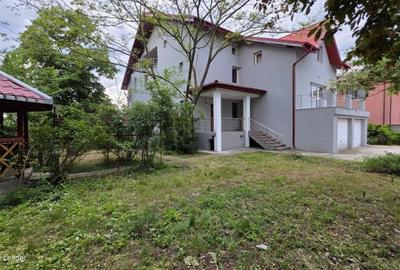 Casă individuală cu 8 camere cu Canalizare în Pipera