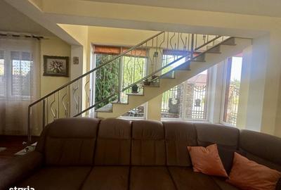 Casă cu 4 camere cu Teren 1380 Mp în Central