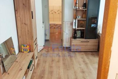 Apartament cu 3 camere semidecomandat în Dacia