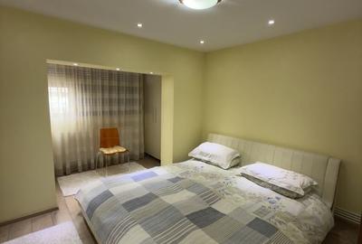 Apartament cu 3 camere decomandat în Școlilor