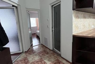 Apartament cu 3 camere semidecomandat în Soarelui - 1