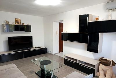 Apartament cu 3 camere semidecomandat în Titan