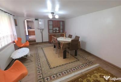 Casă cu 8 camere cu Teren 432 Mp în Central