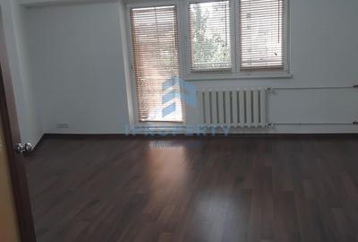 Apartament cu 3 camere în Centrul Civic