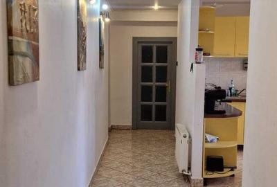 Apartament cu 3 camere decomandat în Mărăști