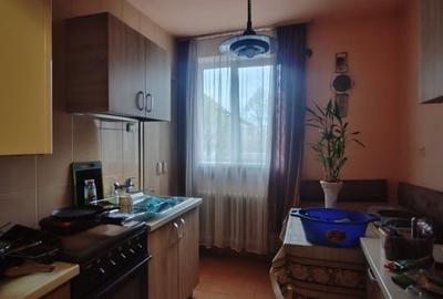 Apartament cu 4 camere decomandat, mobilat în Săsar