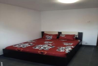 Apartament cu 3 camere decomandat în Lacu