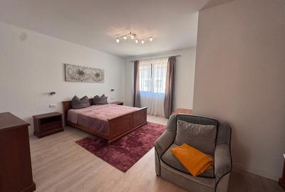 Casă cu 5 camere cu Teren 70 Mp în Pipera