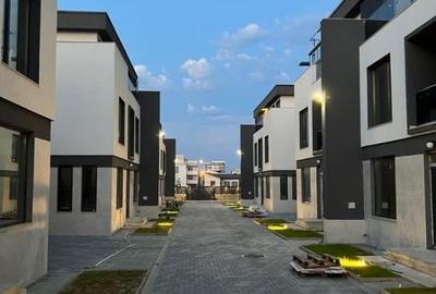 Casă cu 3 camere cu Teren 250 Mp în Central - 1