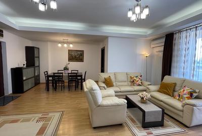 Apartament cu 4 camere semidecomandat în Herăstrău