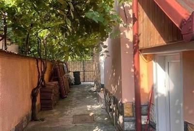 Casă individuală cu 4 camere cu Canalizare în Florilor - 4