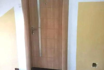 Apartament cu 3 camere semidecomandat în Obor