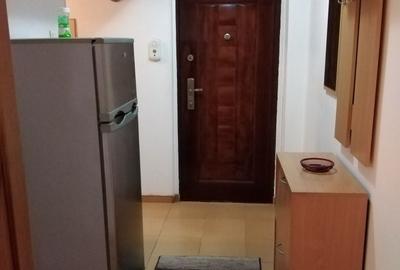 Apartament cu 2 camere semidecomandat în Km 4 - 2