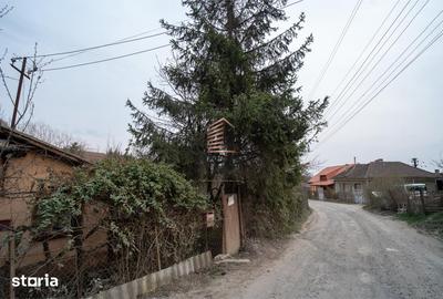Teren de 900 mp, în Podgoria