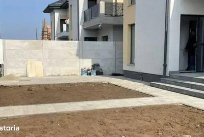 Casă cu 5 camere cu Canalizare în Central