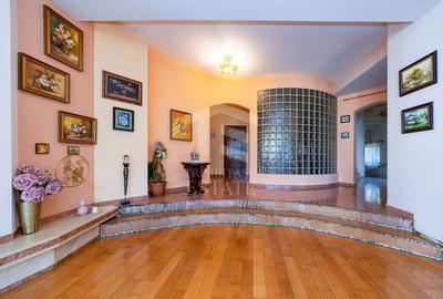 Casă individuală cu 8 camere cu Canalizare în Central - 6