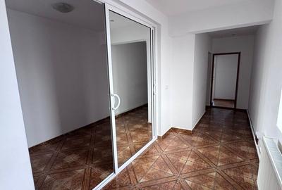 Casă cu 4 camere cu Teren 400 Mp în Central - 2