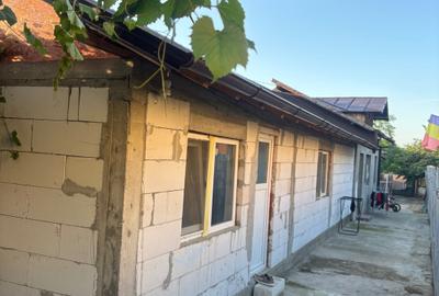 Casă cu 4 camere în Central - 2