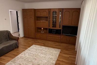 Apartament cu 3 camere decomandat în Zăvoi - 2