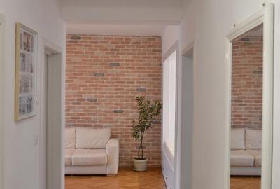 Apartament cu 4 camere decomandat în Central - 1