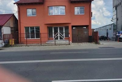 Spațiu comercial, de 80 mp, în Central - 3