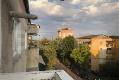 Apartament cu 2 camere decomandat în Micro 17
