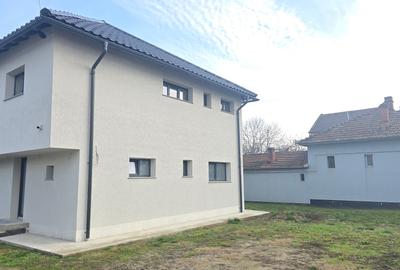 Casă cu 4 camere cu Teren 400 Mp în Brutăriei Neamț
