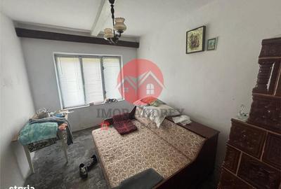 Casă cu 4 camere în Plopul