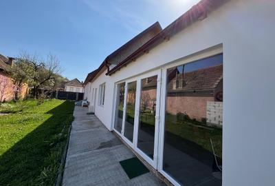 Casă cu 3 camere în Brateiu